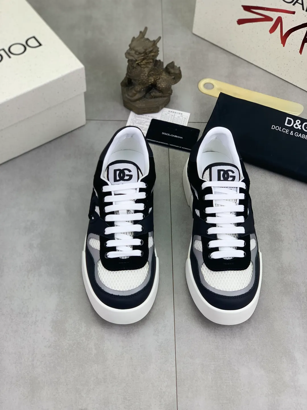 Men's shoes 💰P542💰 [New model] The latest hot style, top original quality, the official website is synchronized with "DOLCE&GABBANA [Dolce & Gabbana] ~ High quality." The effect is low-top casual DG men's shoes, loved by many celebrities, using high-end imported first-layer frosted calfskin with punched logo design + cowhide feet, simple and elegant, perfectly interpreting the latest inspiration for shoes, integrating classics and fashion. Luxurious dream, dominating fashion Suitable for drivers, light and comfortable to drive, light and breathable for outdoor travel, high-end quality, trustworthy, 4️⃣colors🉑️ to choose from! Code number: 38-46